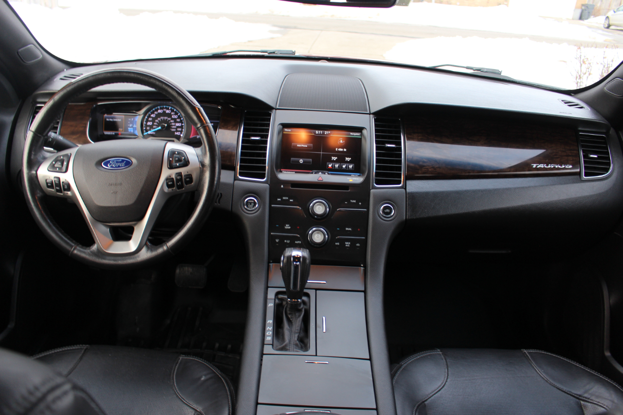 Ford Taurus Limited FWD 2014