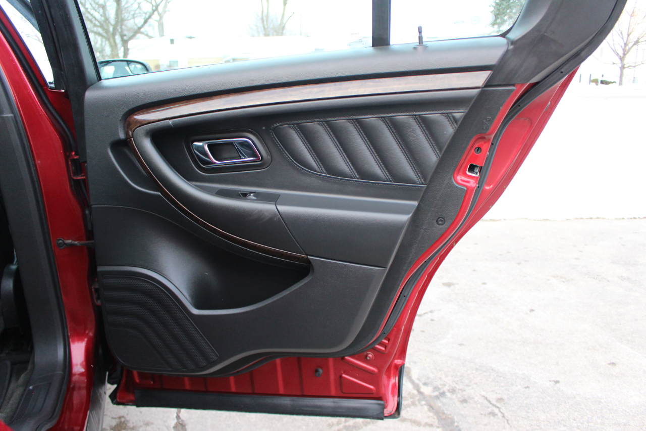 Ford Taurus Limited FWD 2014