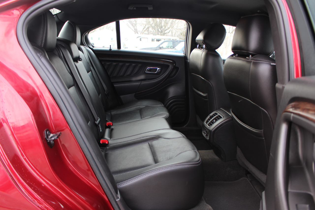 Ford Taurus Limited FWD 2014