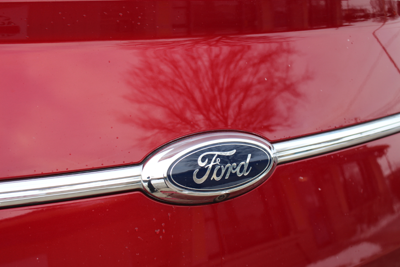 Ford Taurus Limited FWD 2014