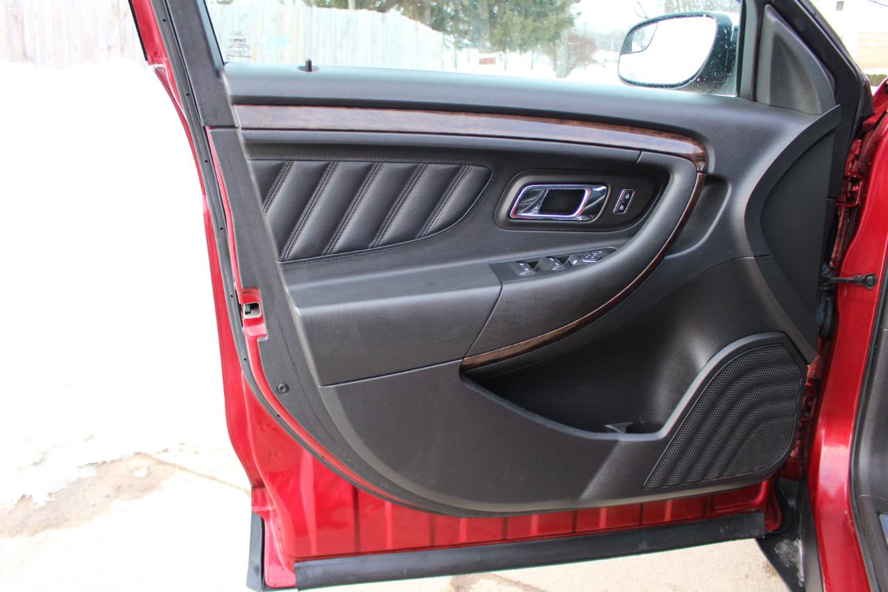 Ford Taurus Limited FWD 2014