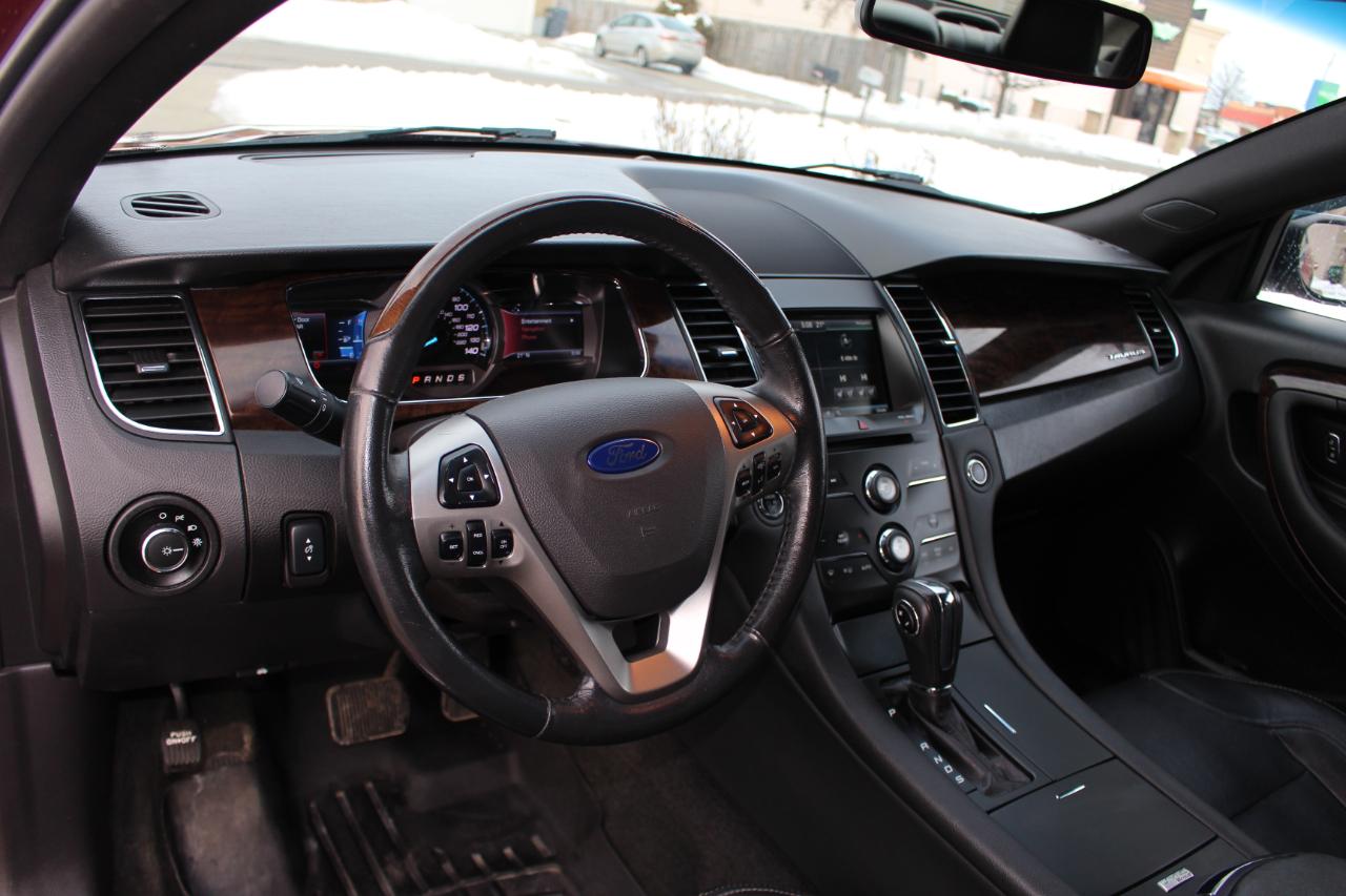 Ford Taurus Limited FWD 2014