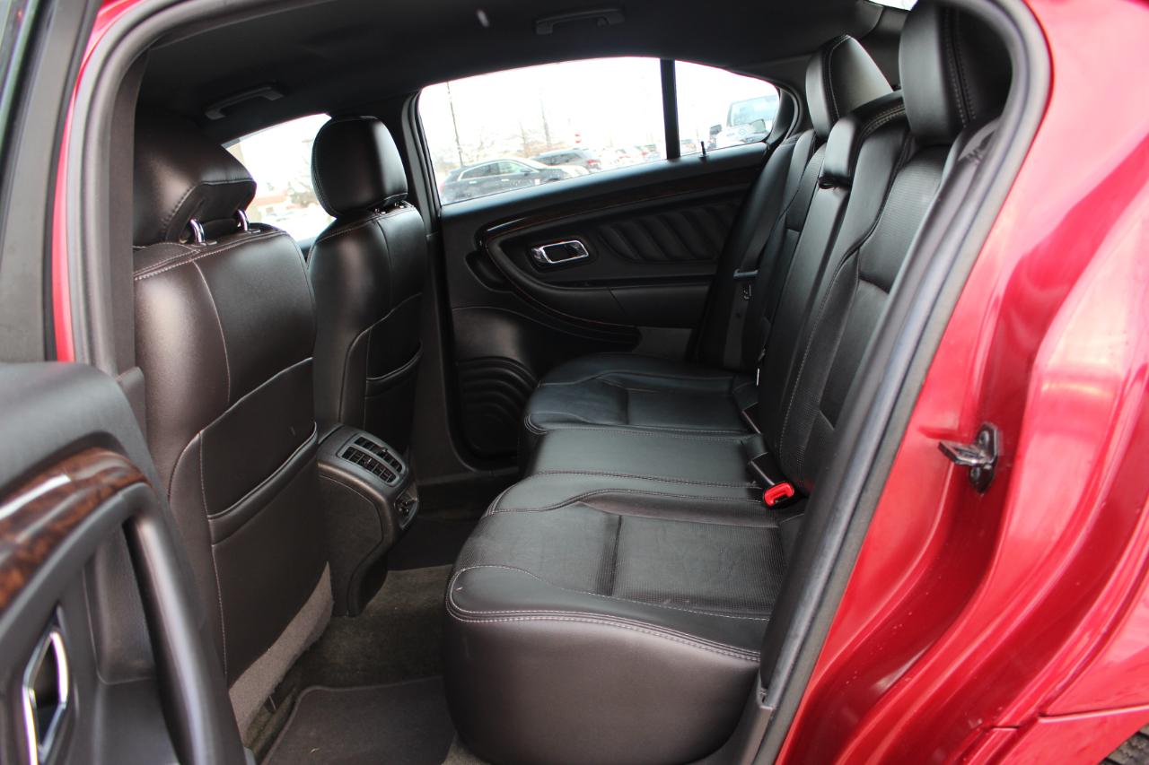 Ford Taurus Limited FWD 2014