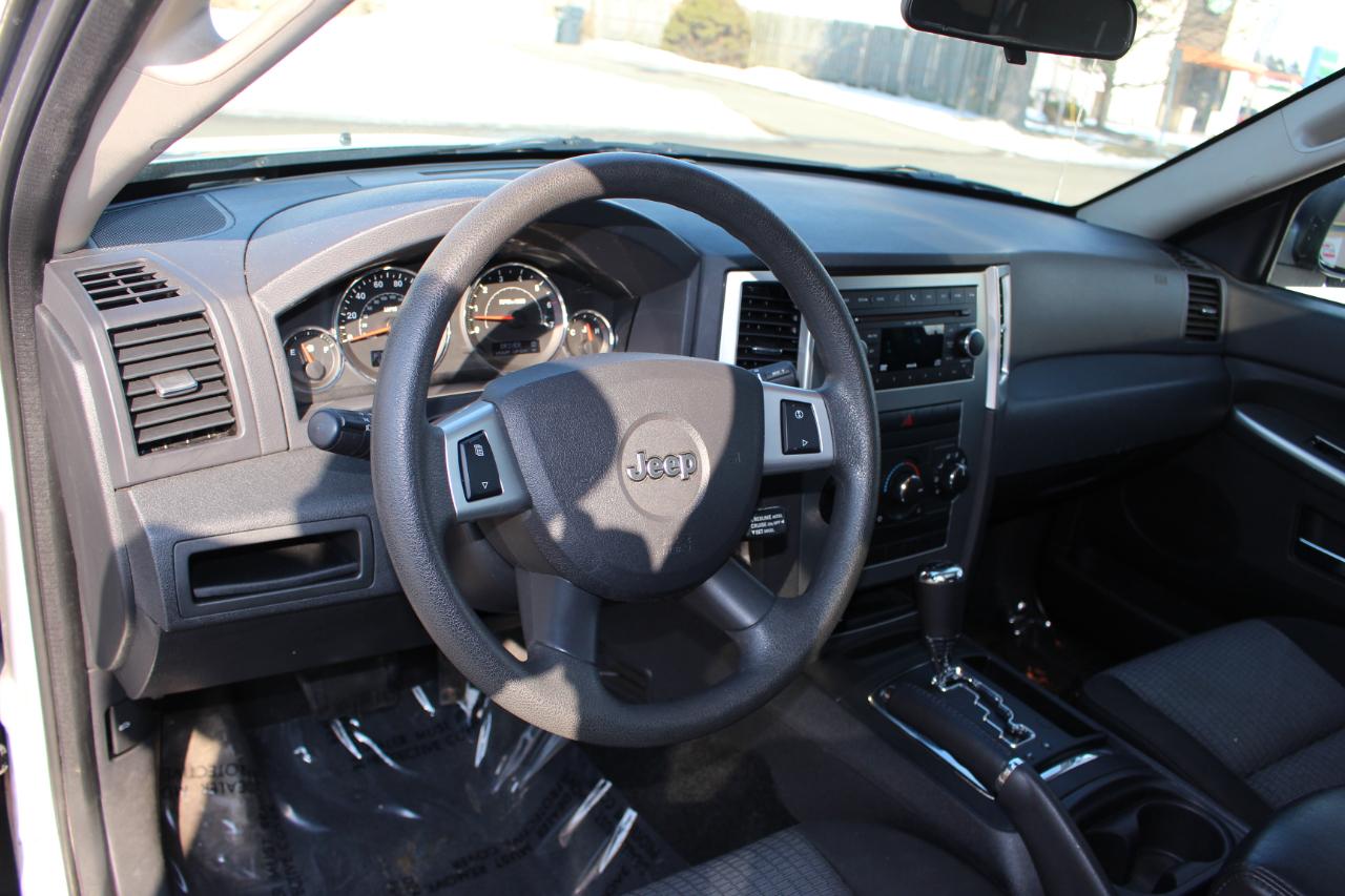 Jeep Grand Cherokee Laredo 4WD 2009