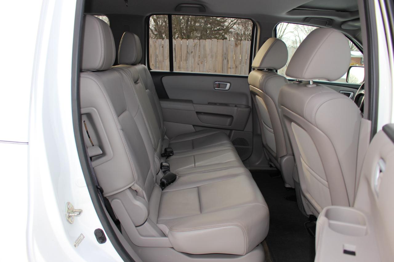 Honda Pilot EX-L 2WD 5-Spd AT with Navigation 2015