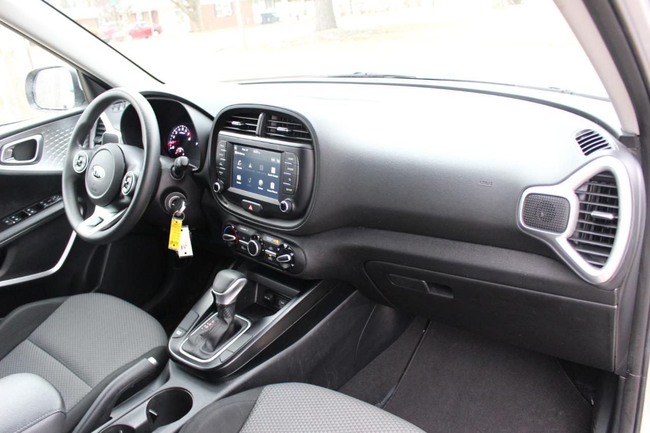 Kia Soul LX CVT 2021