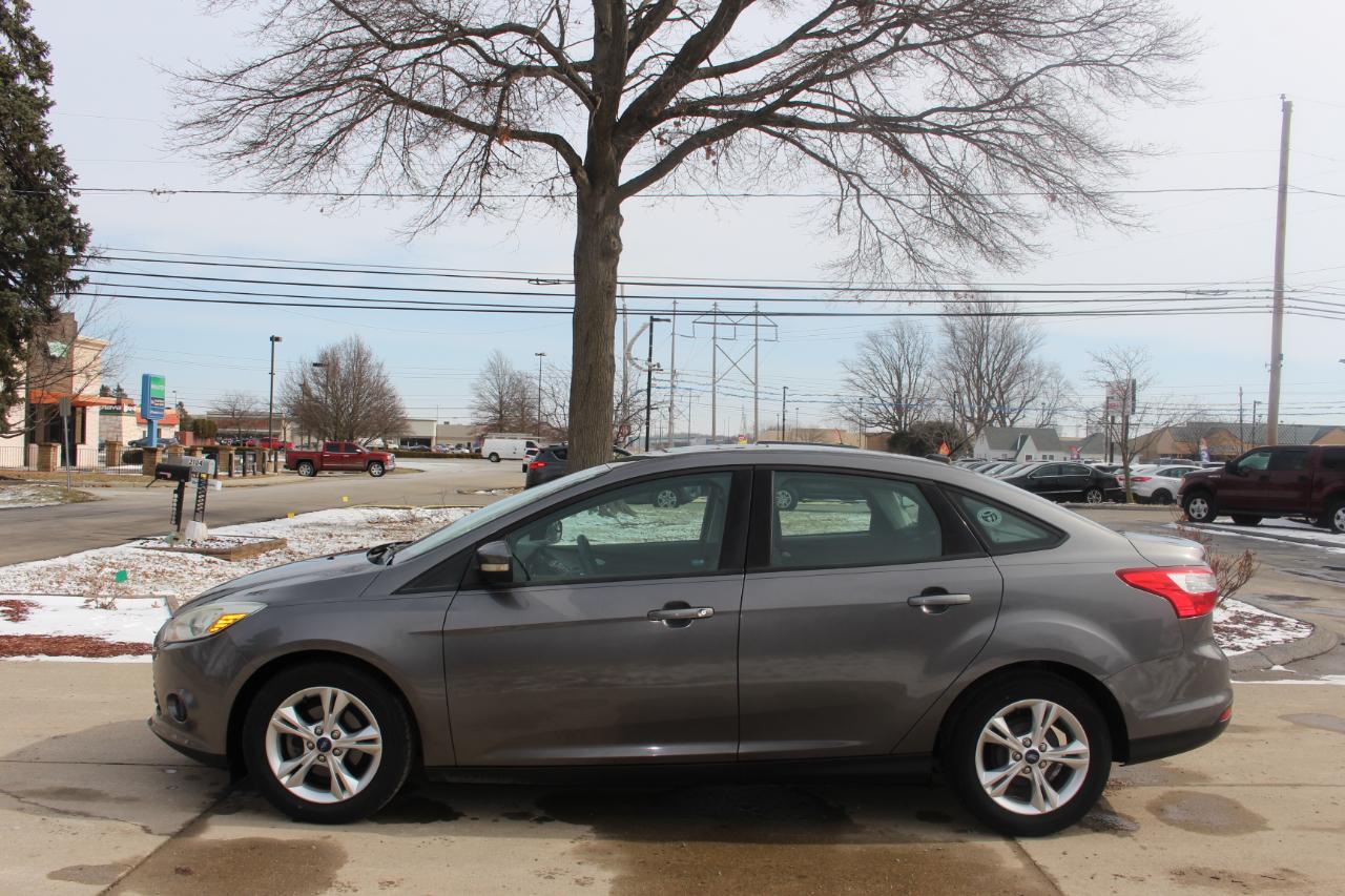 Ford Focus SE Sedan 2013