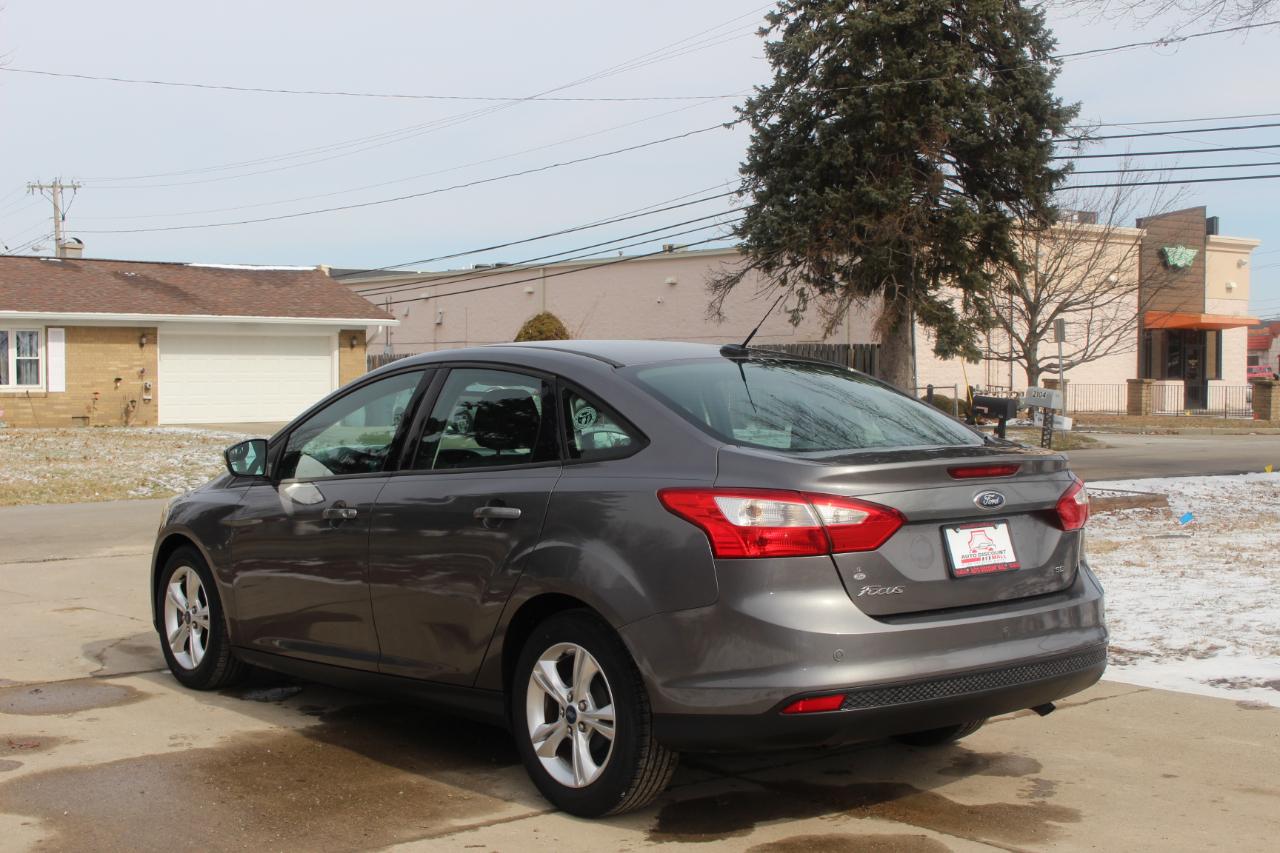 Ford Focus SE Sedan 2013