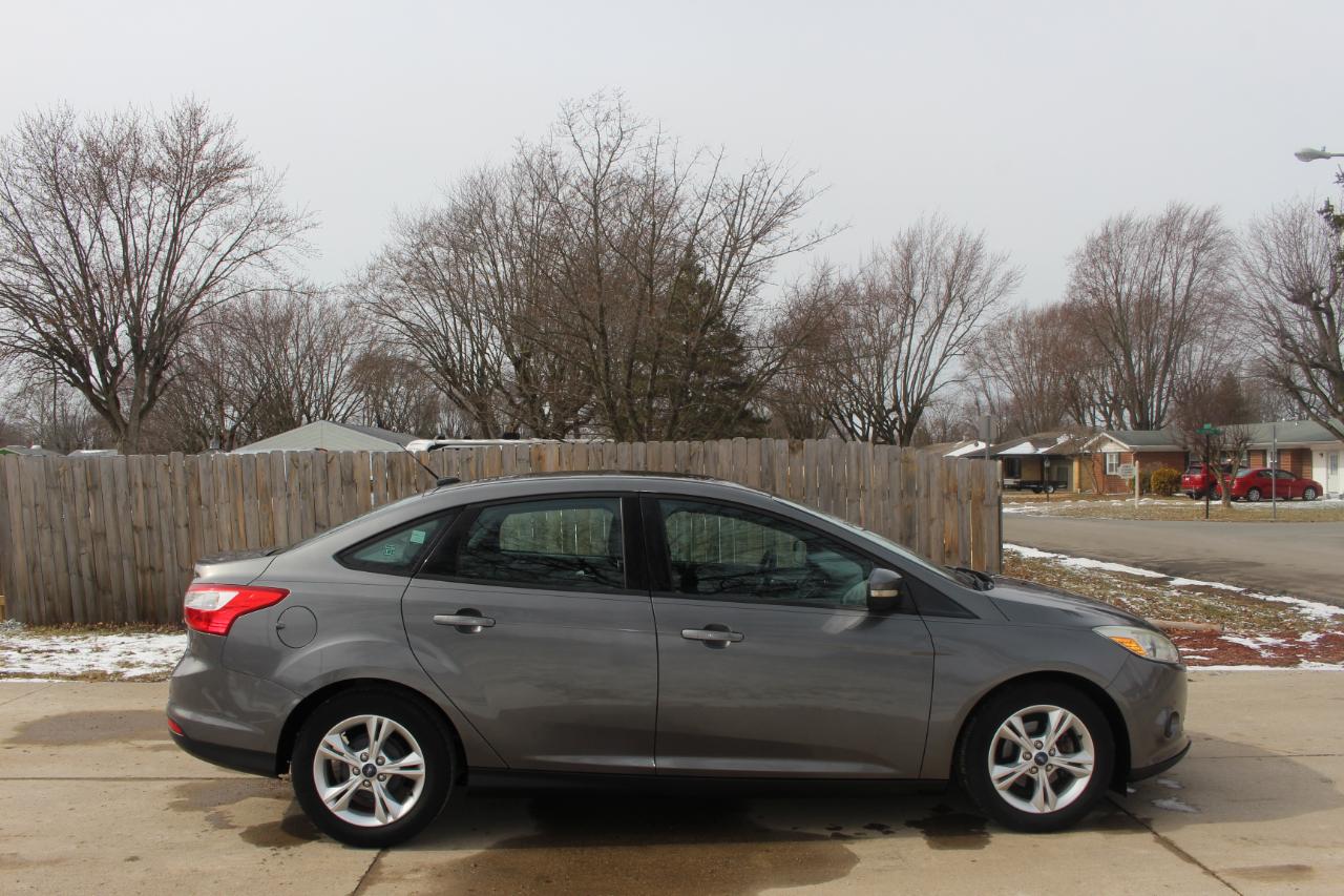 Ford Focus SE Sedan 2013