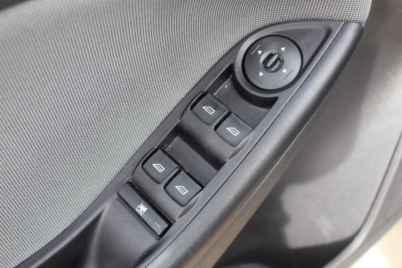 Ford Focus SE Sedan 2013