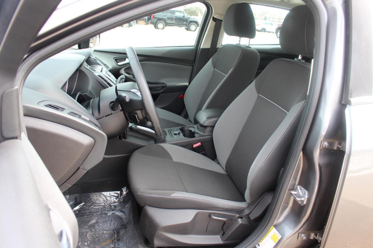 Ford Focus SE Sedan 2013