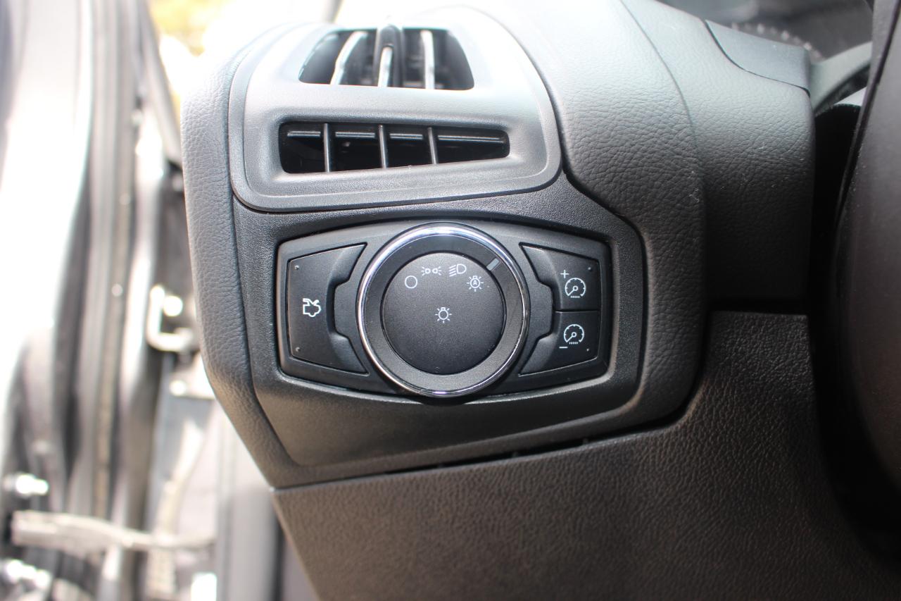 Ford Focus SE Sedan 2013