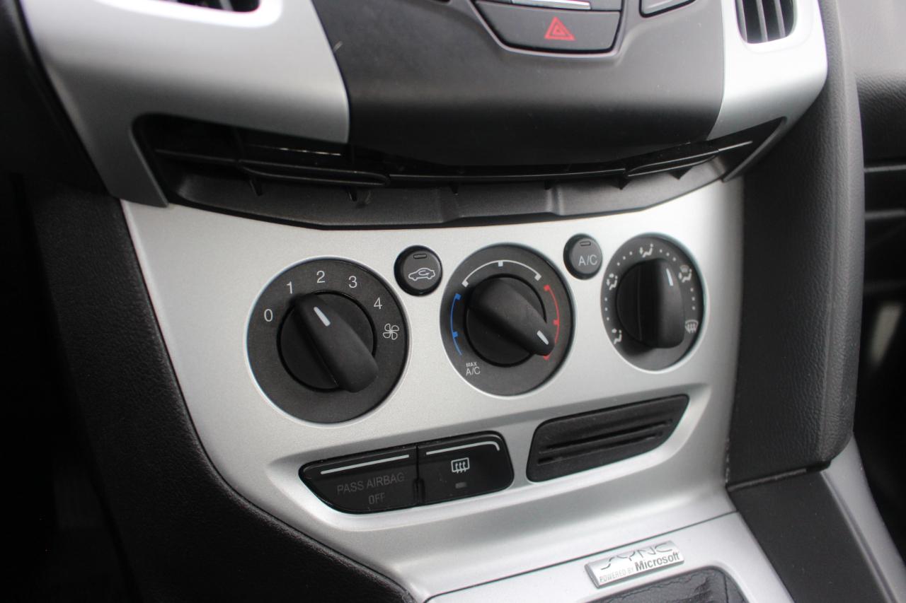 Ford Focus SE Sedan 2013