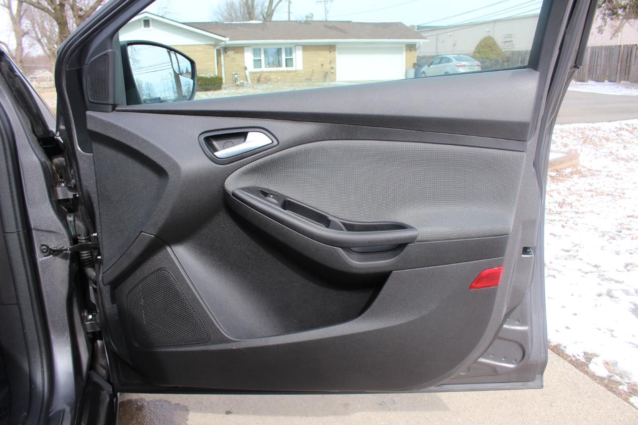 Ford Focus SE Sedan 2013