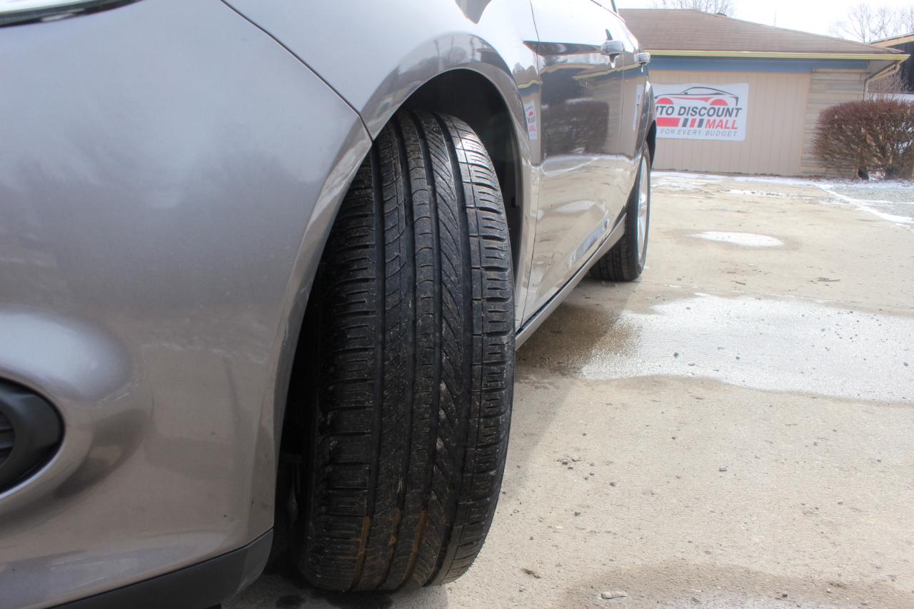 Ford Focus SE Sedan 2013