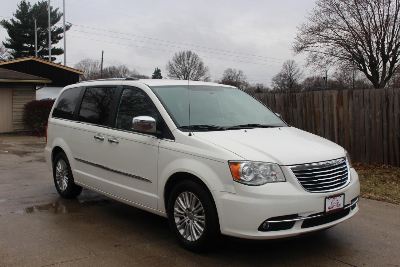 Chrysler Town & Country Limited 2013