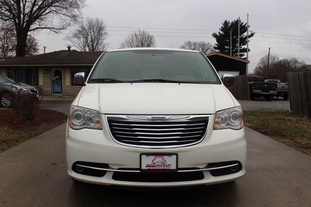 Chrysler Town & Country Limited 2013