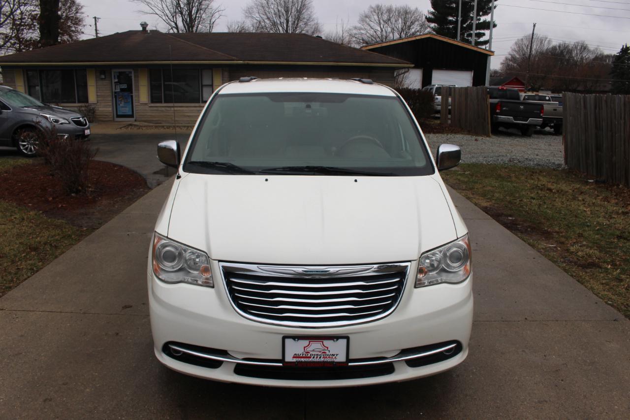 Chrysler Town & Country Limited 2013