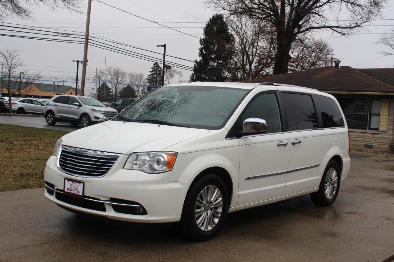 Chrysler Town & Country Limited 2013