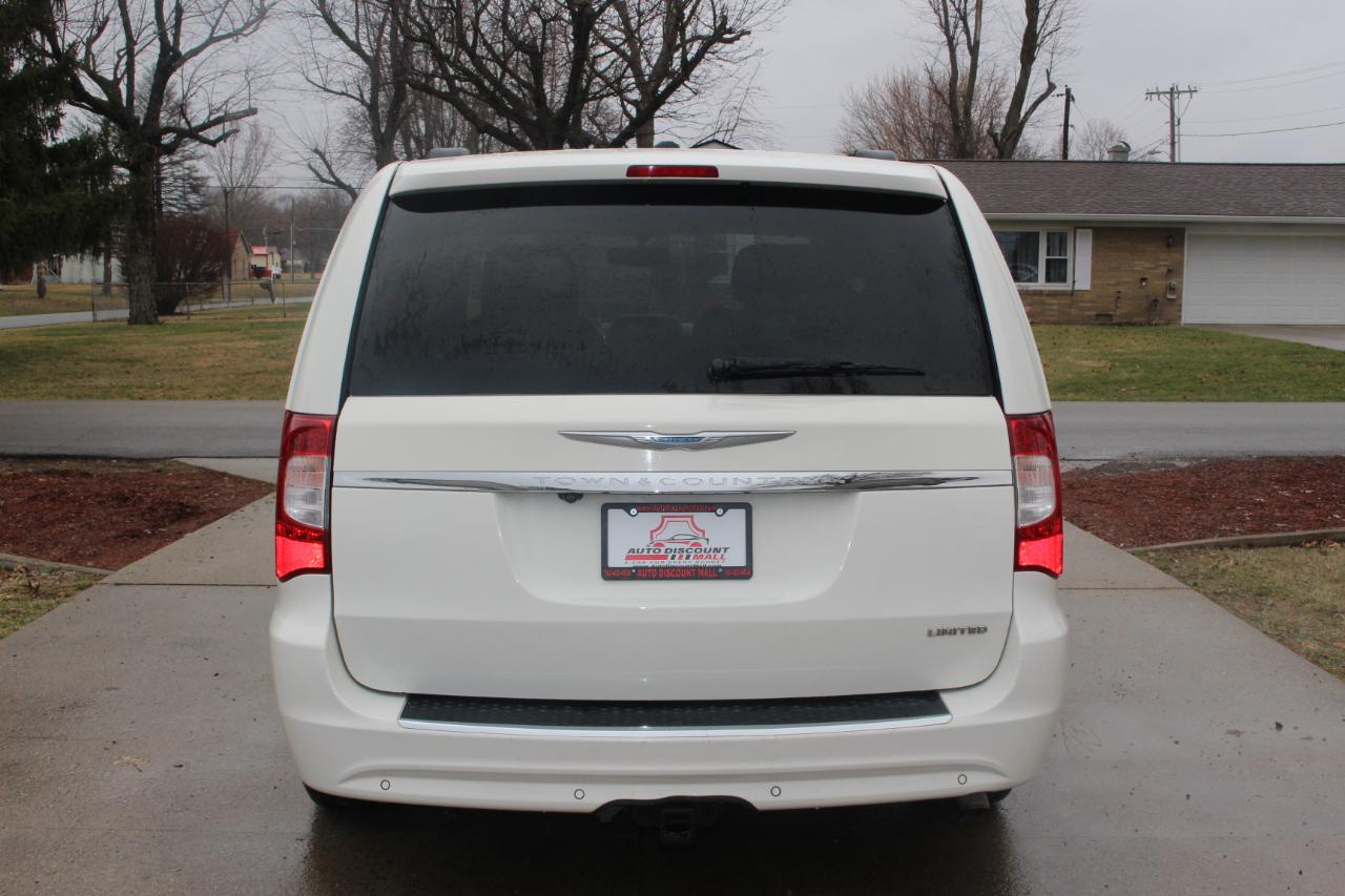 Chrysler Town & Country Limited 2013