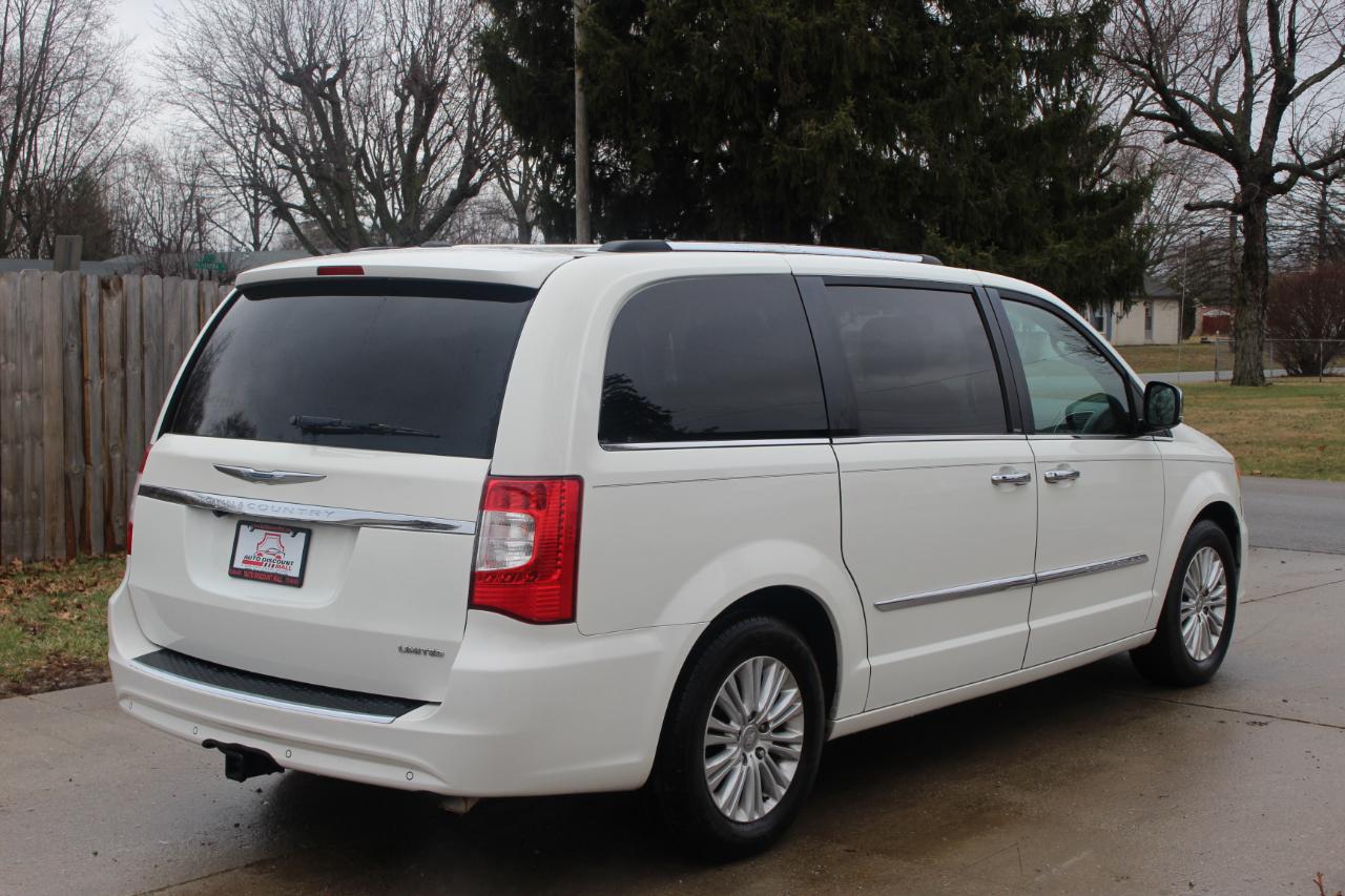 Chrysler Town & Country Limited 2013