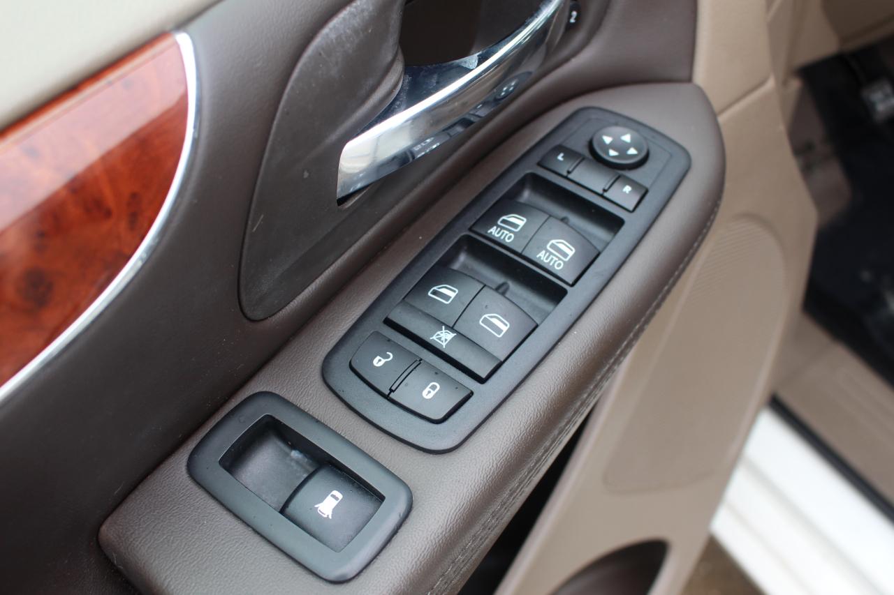 Chrysler Town & Country Limited 2013