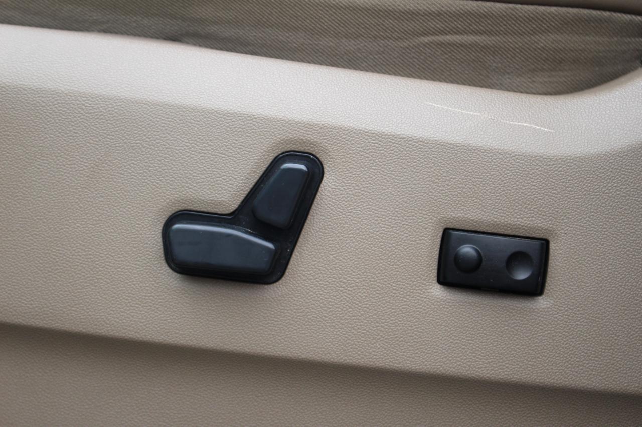 Chrysler Town & Country Limited 2013