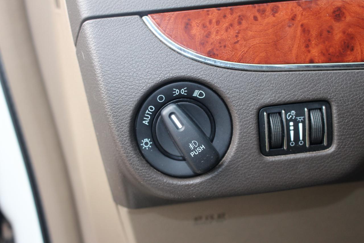 Chrysler Town & Country Limited 2013