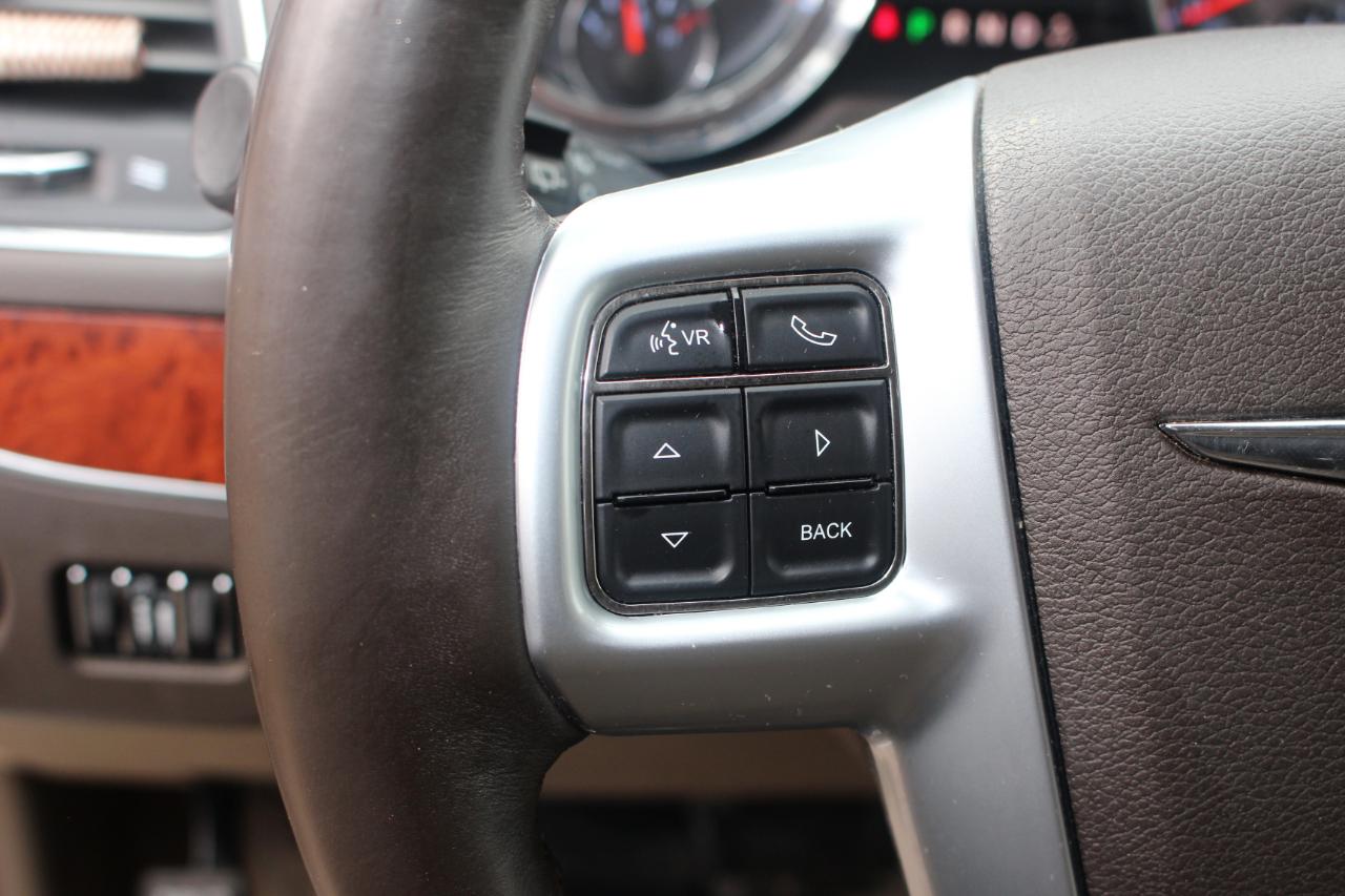 Chrysler Town & Country Limited 2013