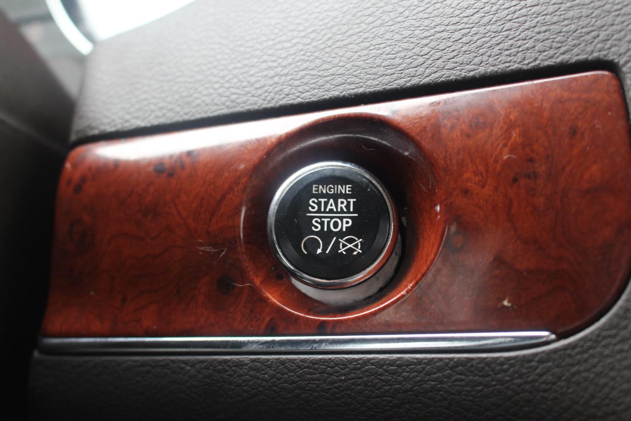 Chrysler Town & Country Limited 2013