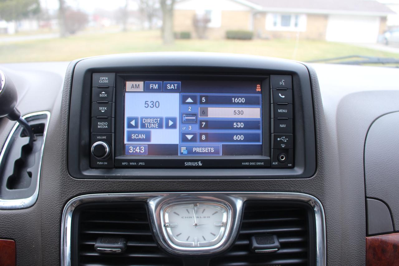 Chrysler Town & Country Limited 2013