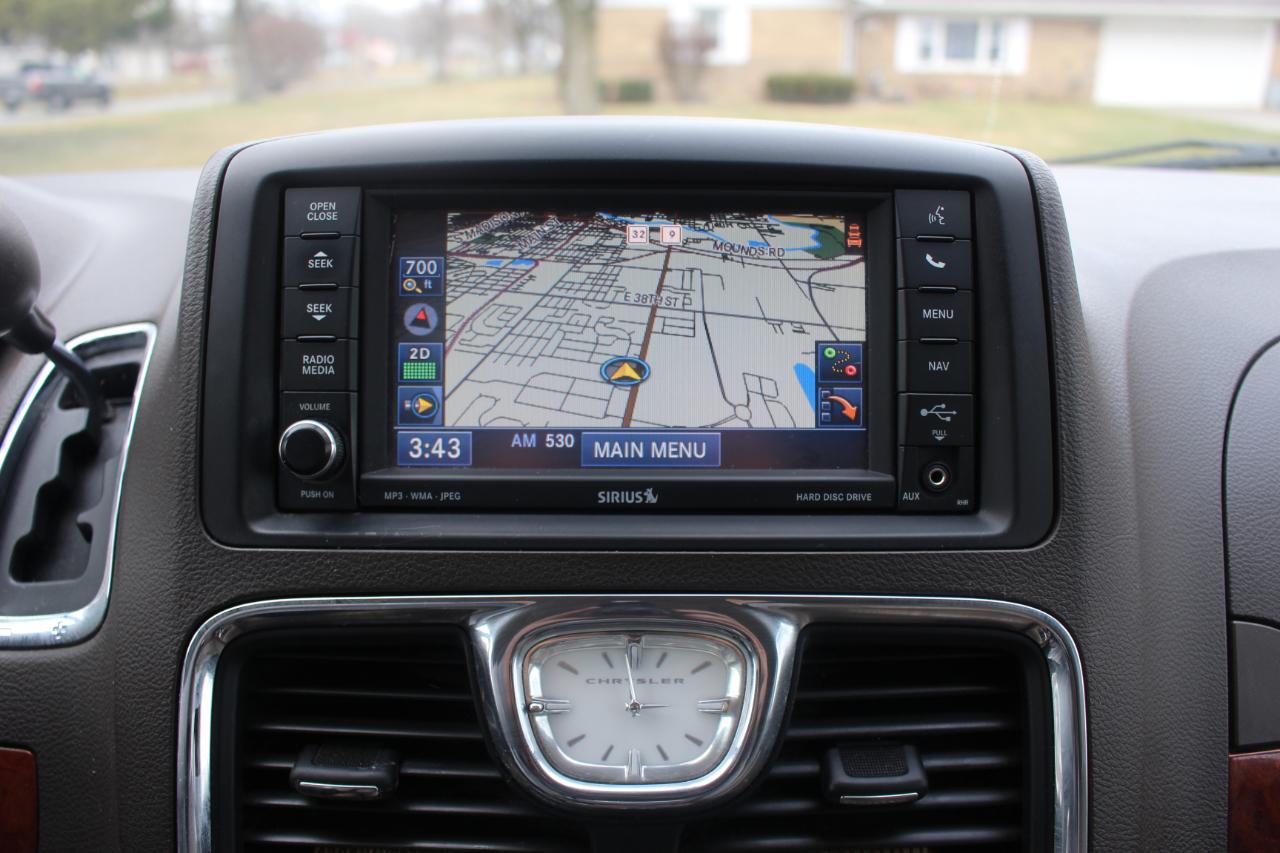 Chrysler Town & Country Limited 2013