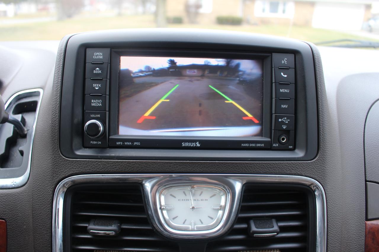 Chrysler Town & Country Limited 2013