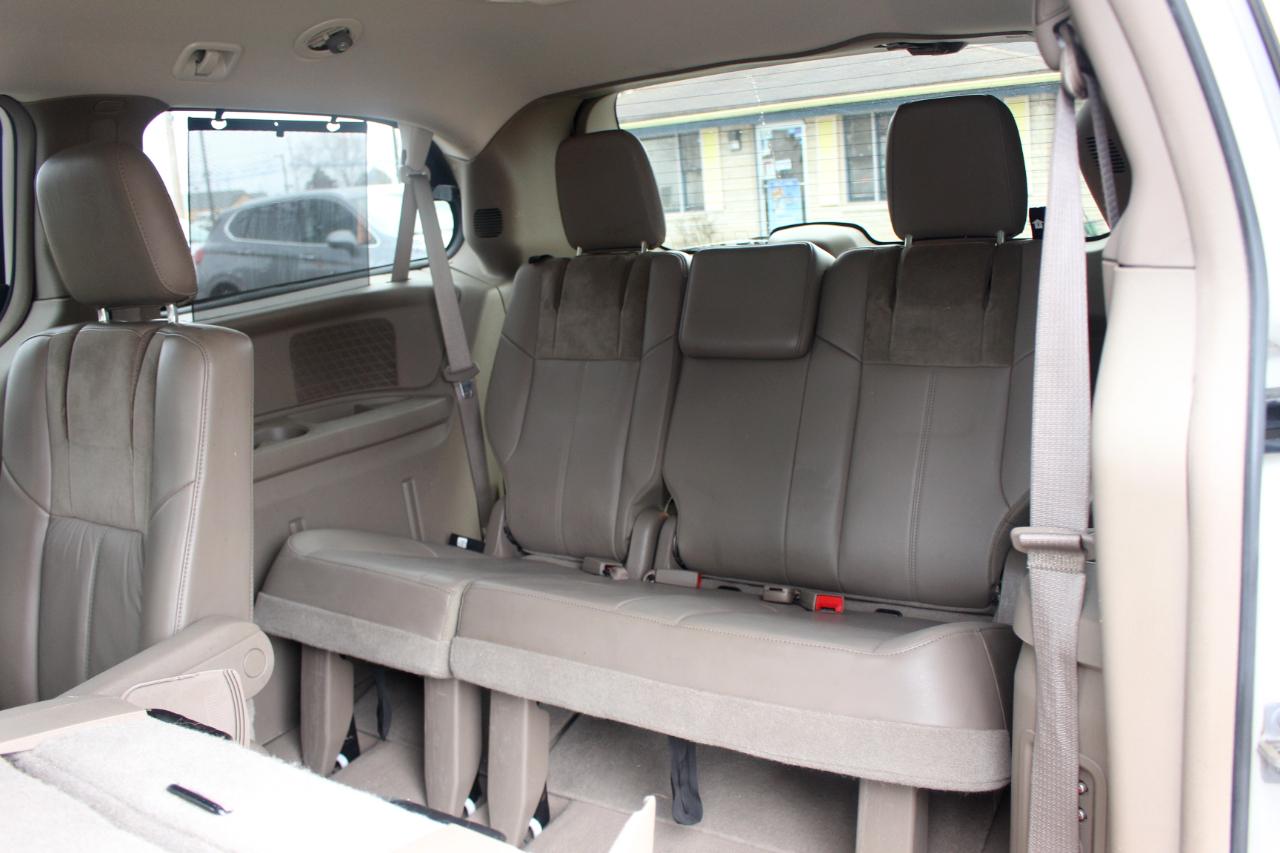 Chrysler Town & Country Limited 2013