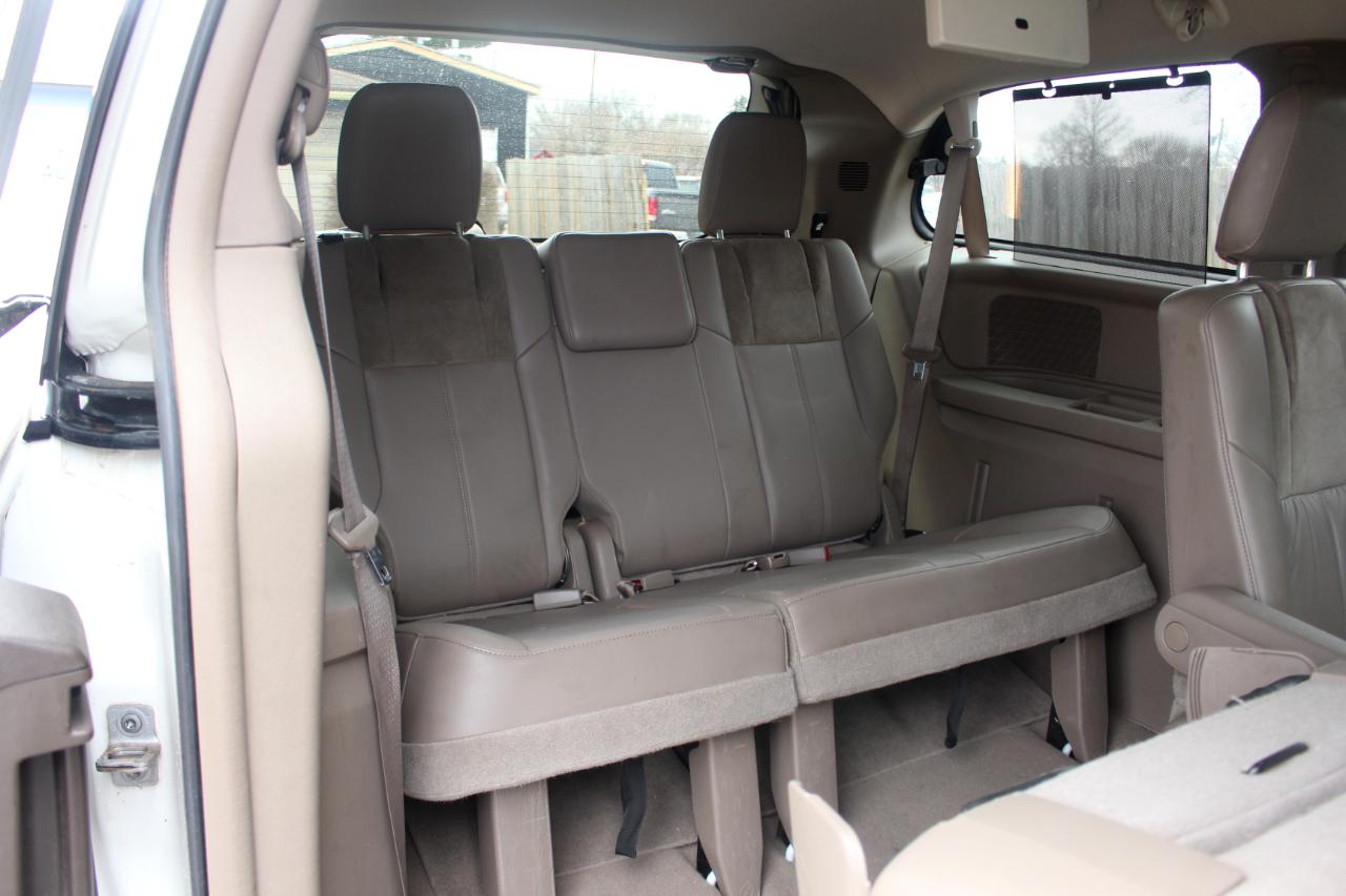 Chrysler Town & Country Limited 2013