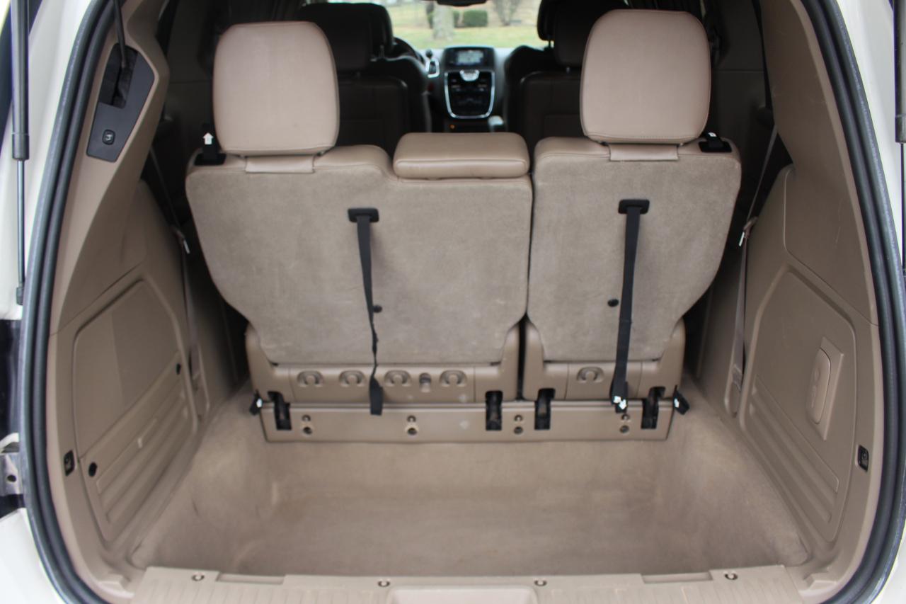 Chrysler Town & Country Limited 2013