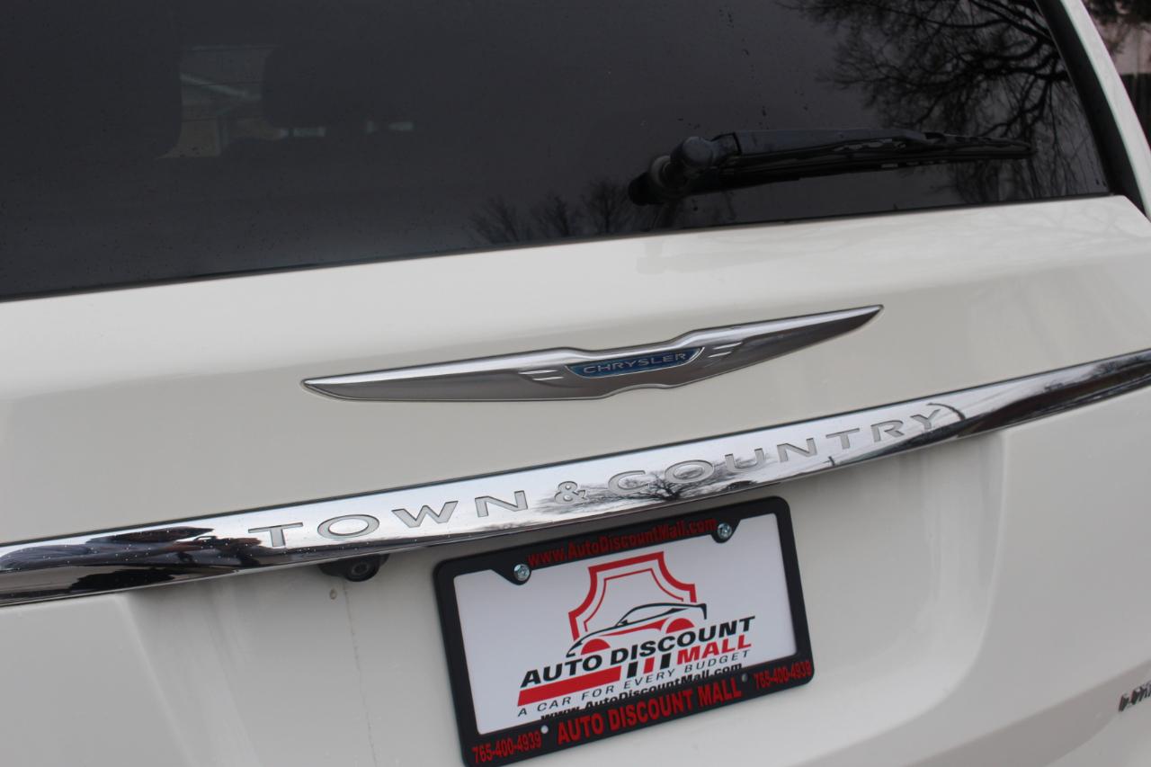 Chrysler Town & Country Limited 2013