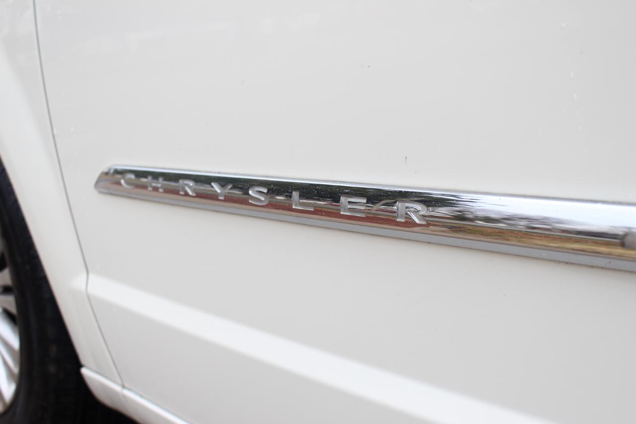 Chrysler Town & Country Limited 2013