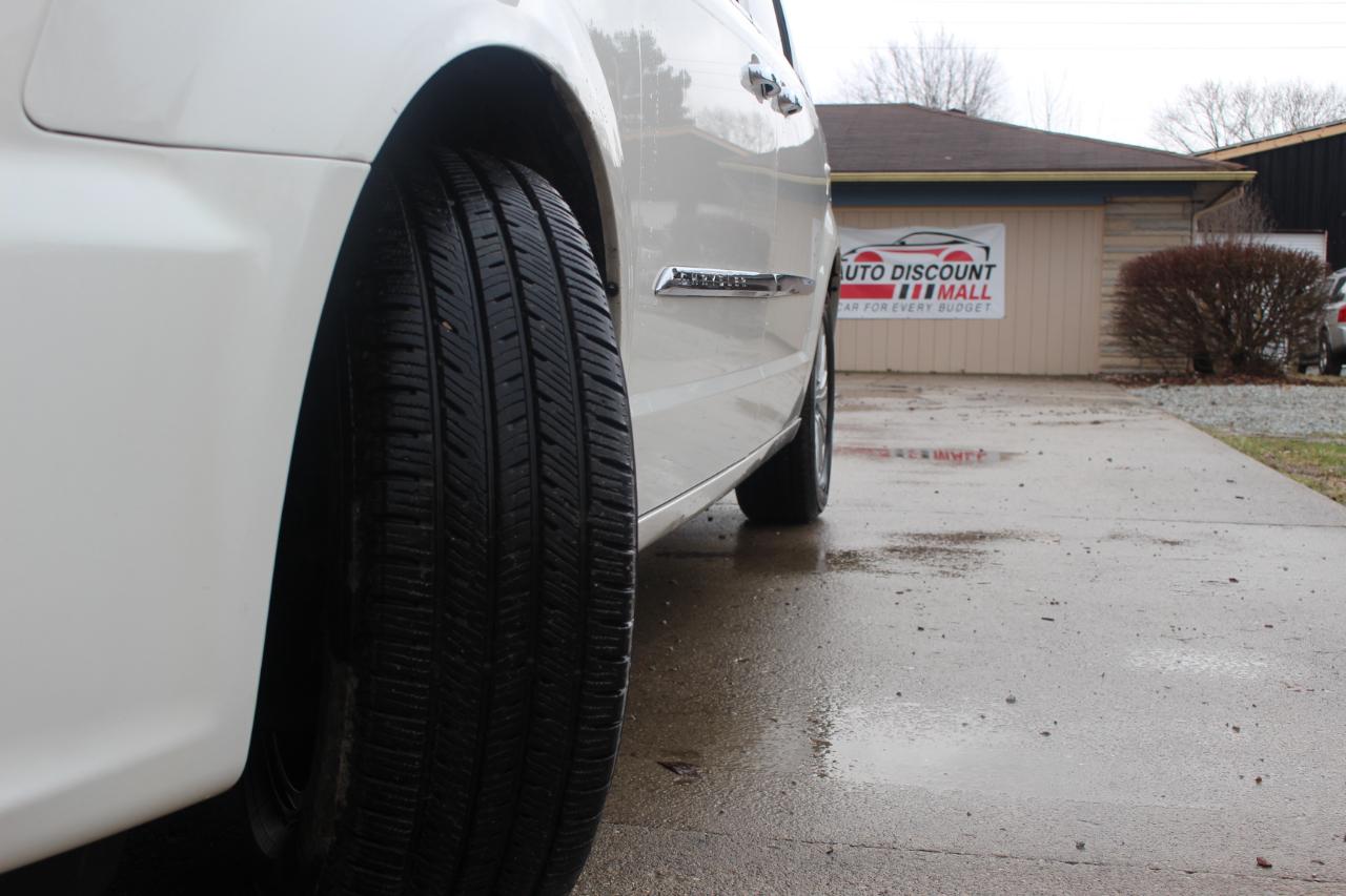 Chrysler Town & Country Limited 2013