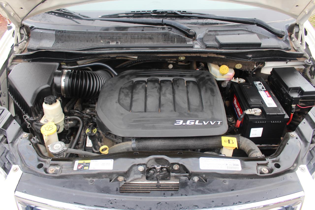 Chrysler Town & Country Limited 2013