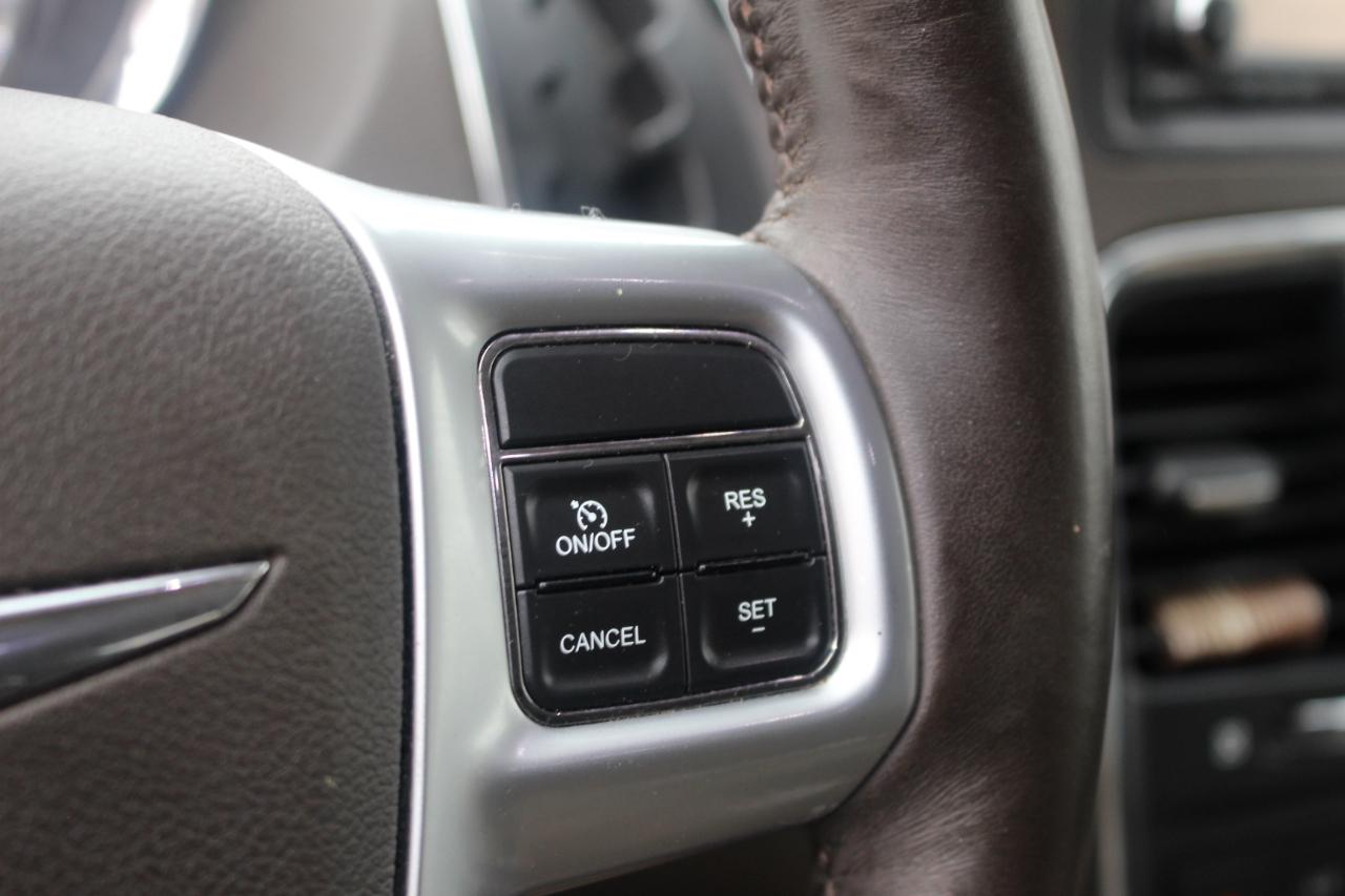 Chrysler Town & Country Limited 2013