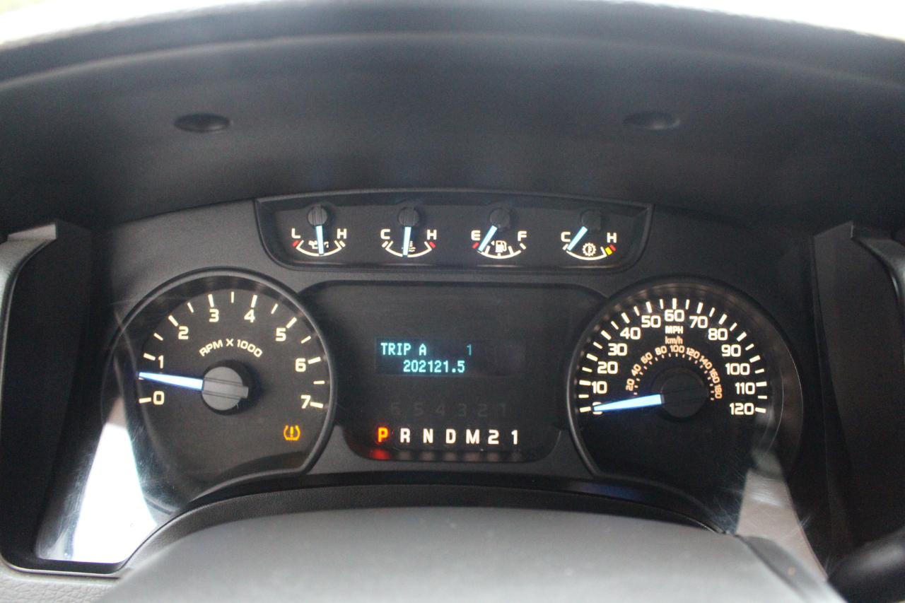 Ford F-150 XL SuperCab 8-ft. Bed 4WD 2012