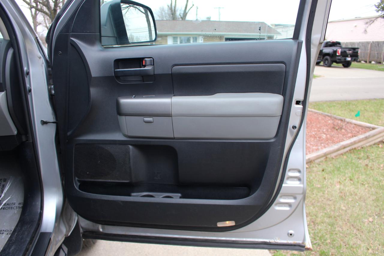 Toyota Tundra Tundra-Grade Double Cab 4.6L 4WD 2010