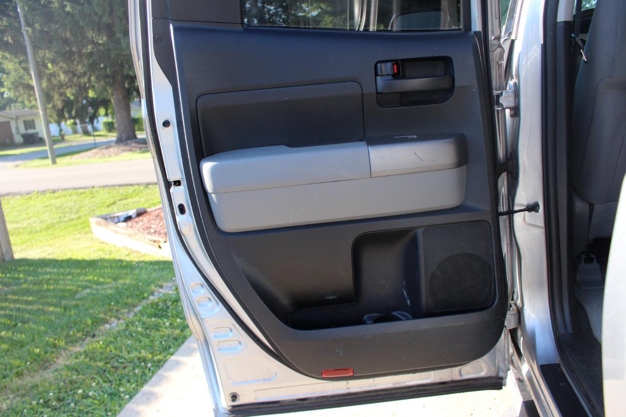 Toyota Tundra Tundra-Grade Double Cab 4.6L 4WD 2010