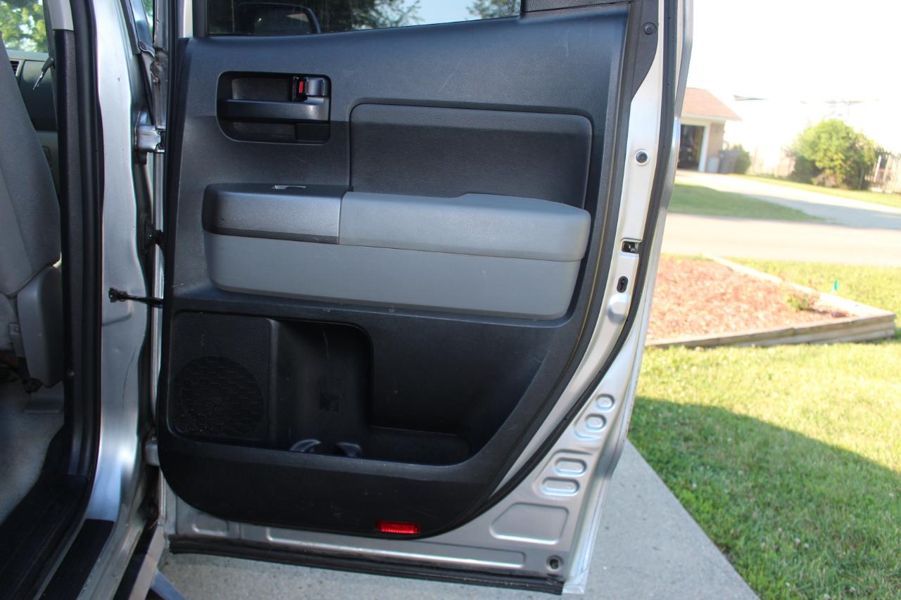 Toyota Tundra Tundra-Grade Double Cab 4.6L 4WD 2010