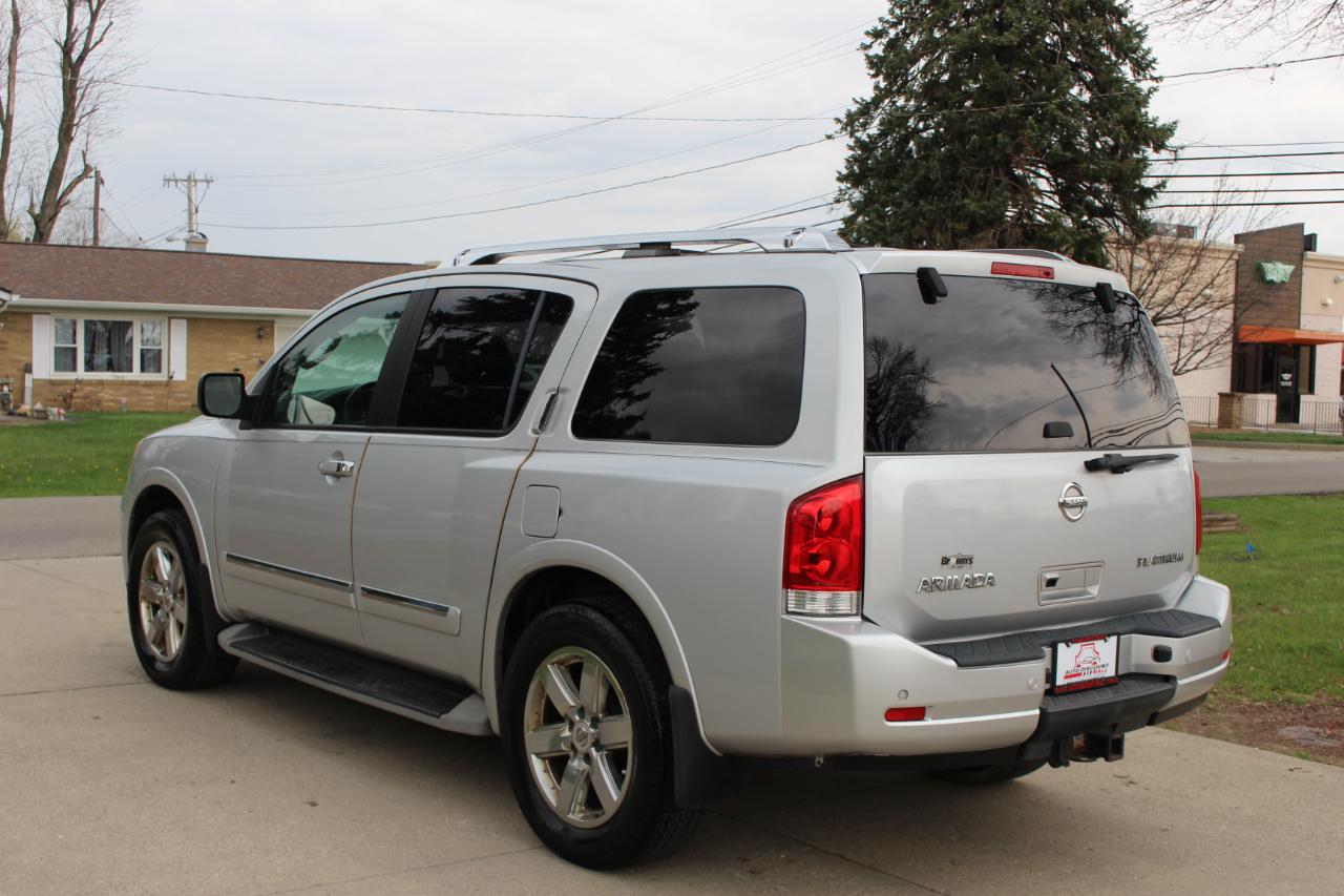 Nissan Armada Platinum 4WD 2012