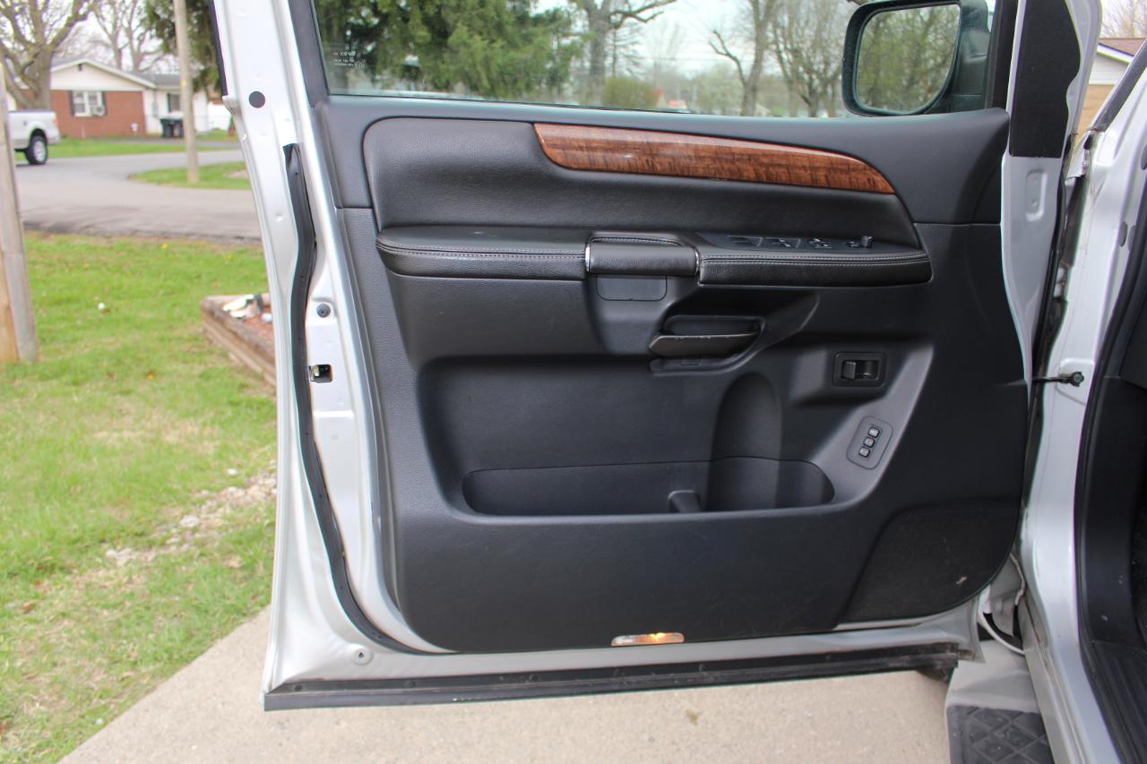 Nissan Armada Platinum 4WD 2012