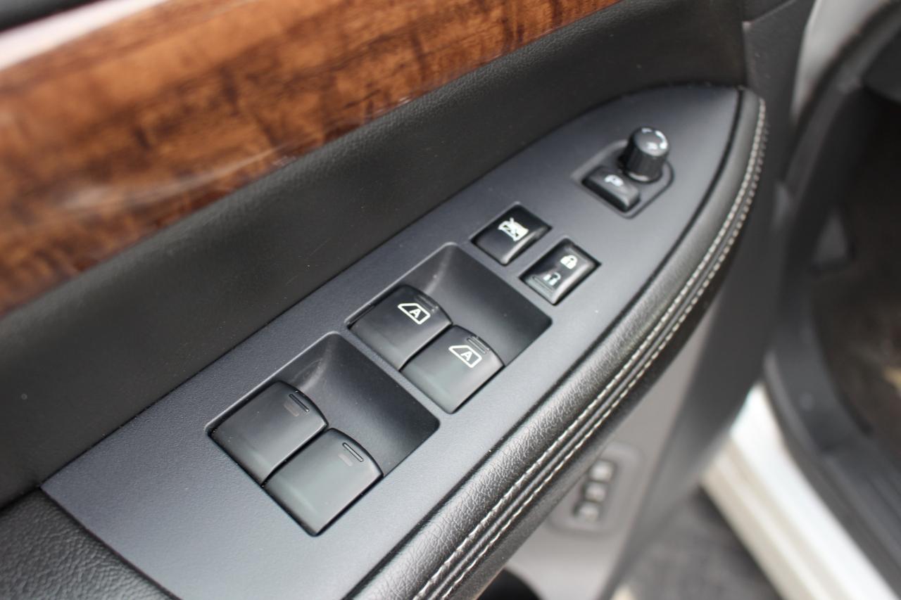 Nissan Armada Platinum 4WD 2012