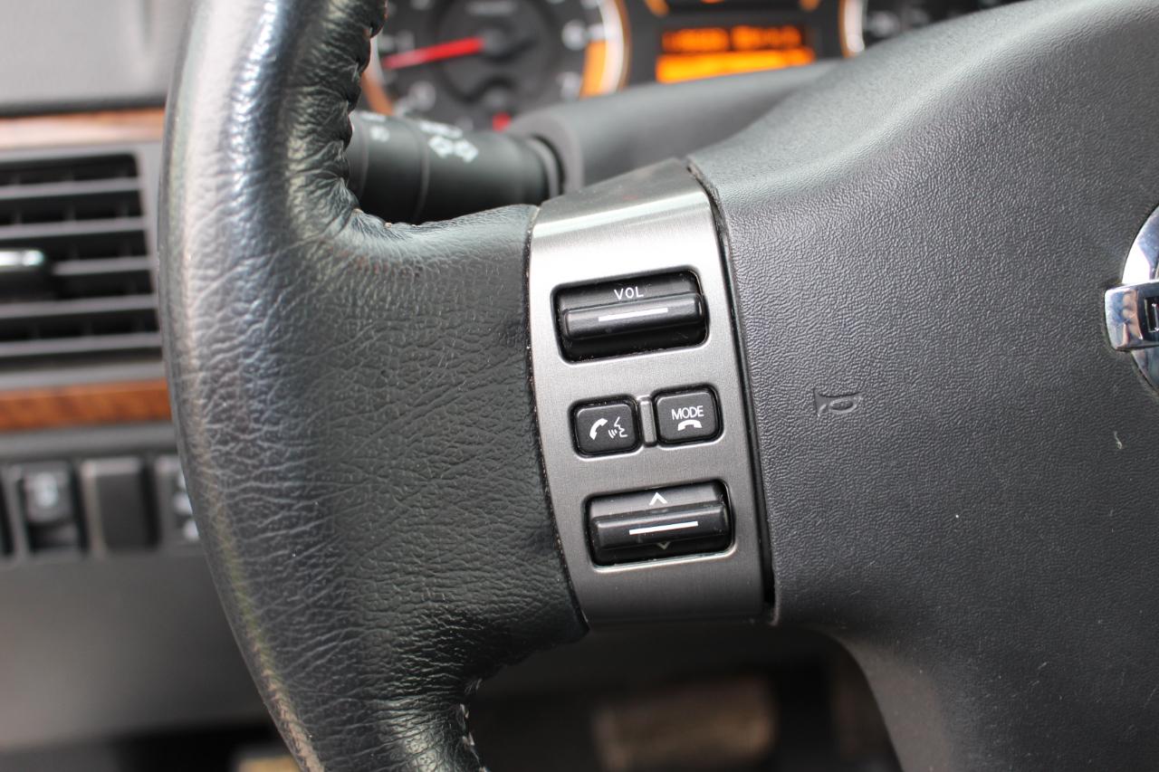 Nissan Armada Platinum 4WD 2012