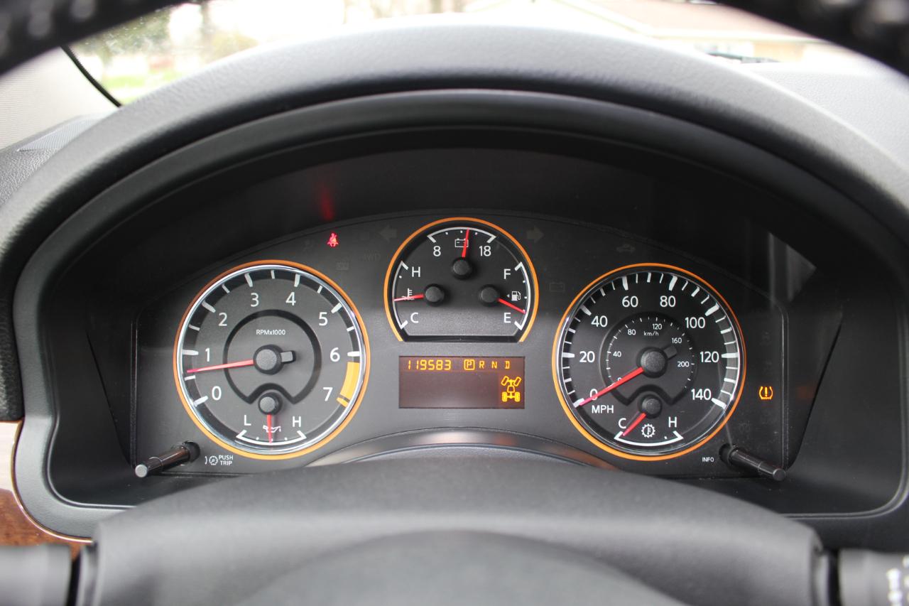 Nissan Armada Platinum 4WD 2012